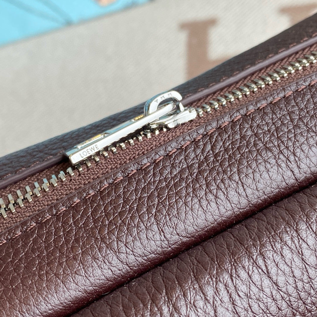 LOEWE Medium Pebble messenger bag
