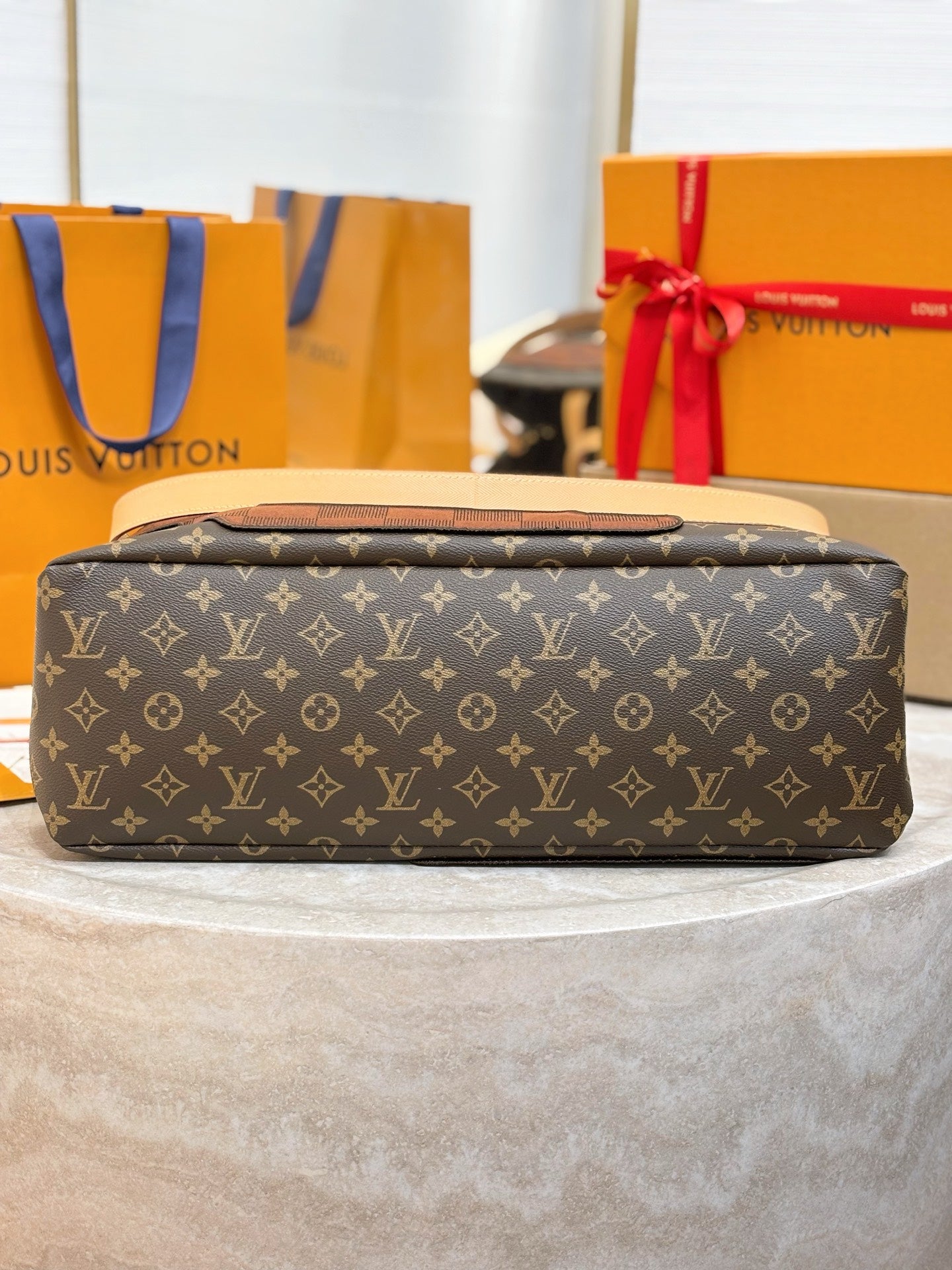 LV Shopper Tote MM M15274