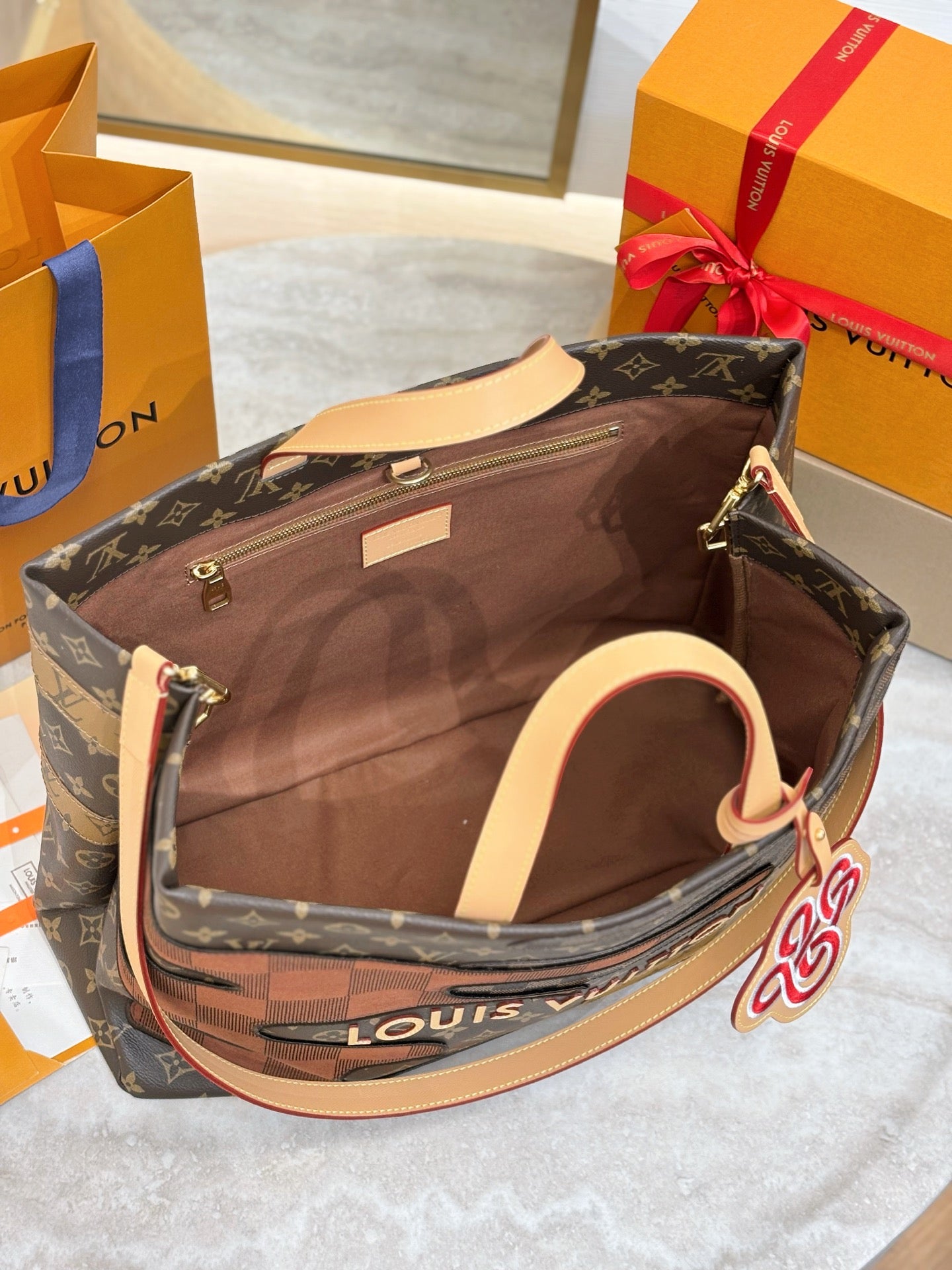 LV Shopper Tote MM M15274