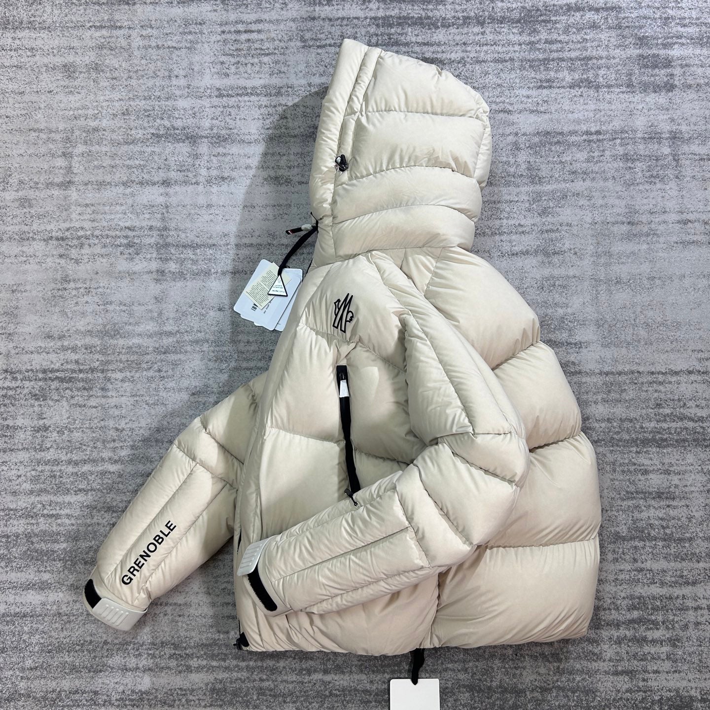 Moncler Grenoble Cherferie Short Down Jacket