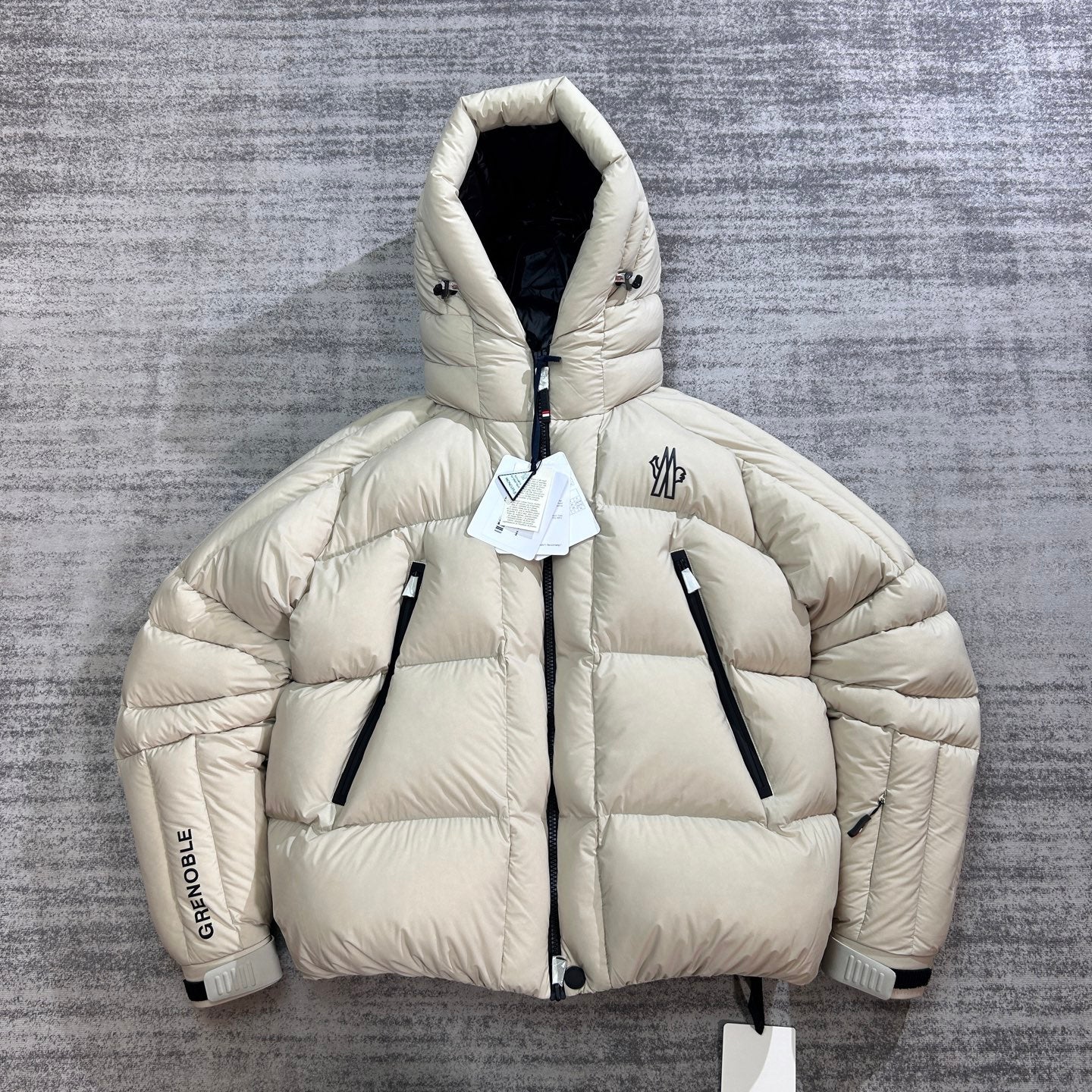 Moncler Grenoble Cherferie Short Down Jacket