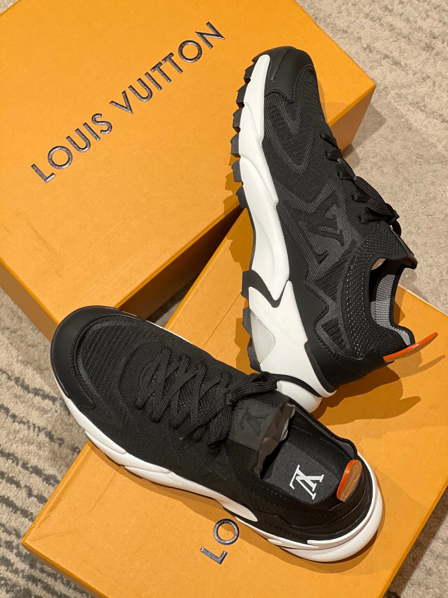 LV Runner Tatic Sneaker 1AILIU