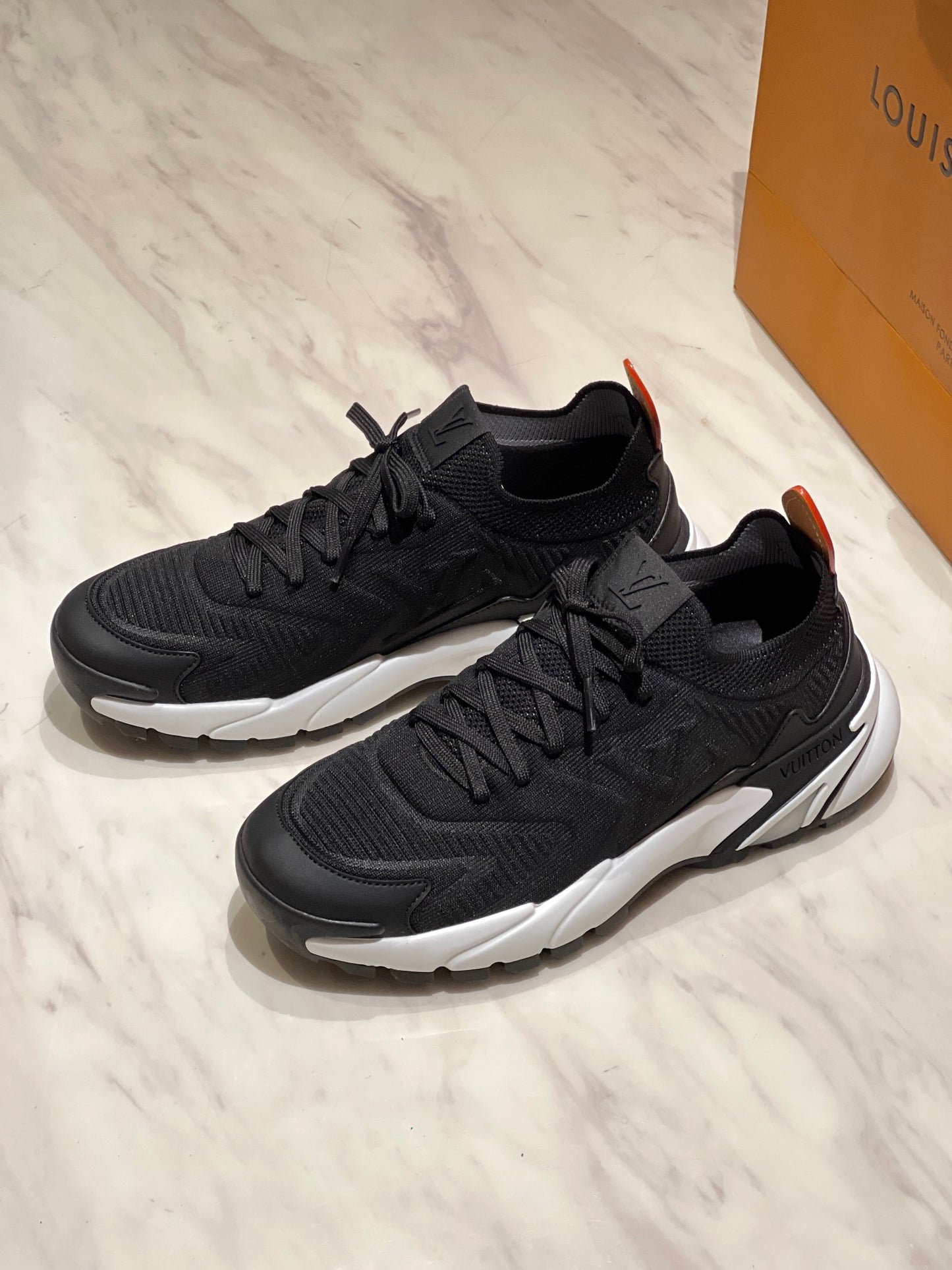 LV Runner Tatic Sneaker 1AILIU