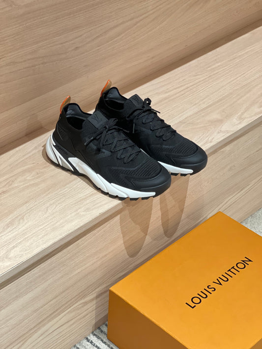 LV Runner Tatic Sneaker 1AILIU