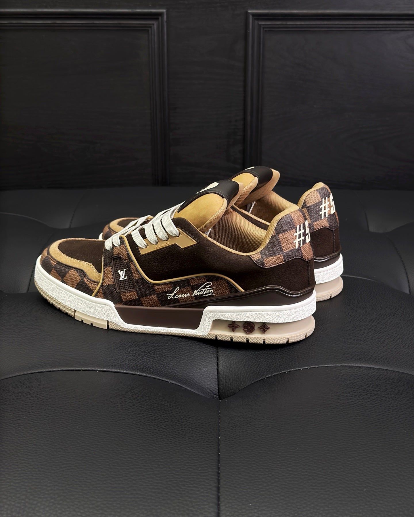 LV Trainer Sneaker 1AIN12