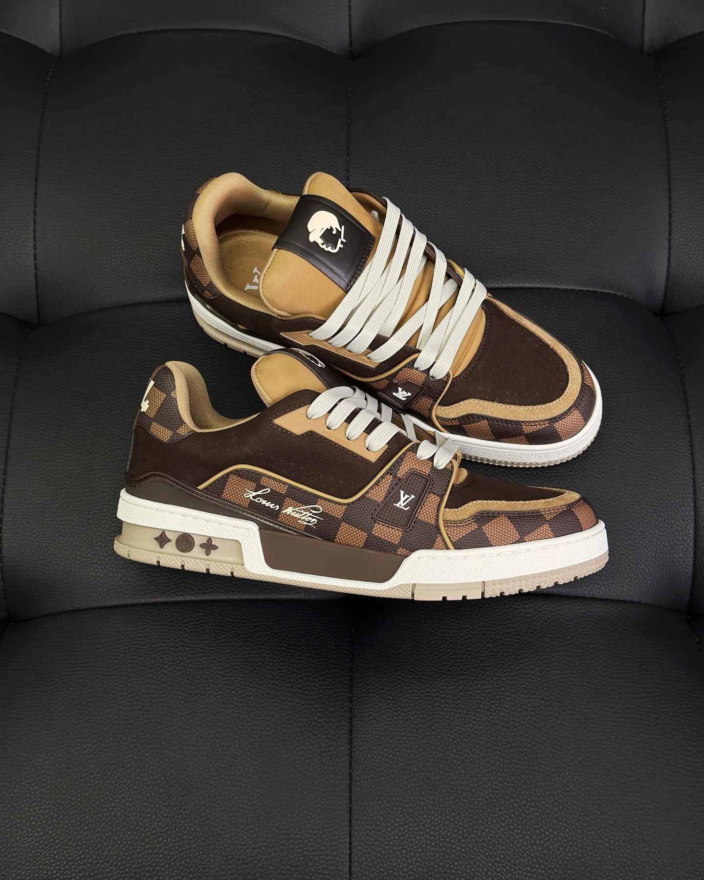 LV Trainer Sneaker 1AIN12