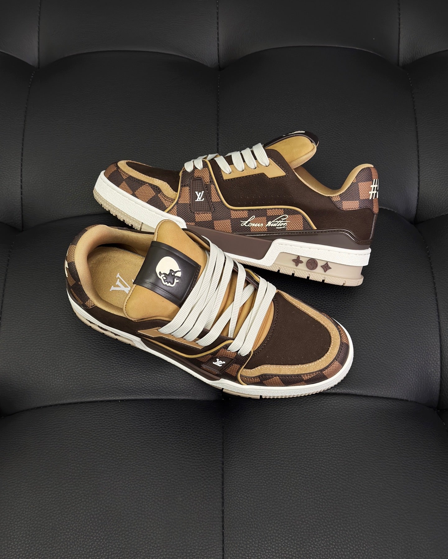 LV Trainer Sneaker 1AIN12