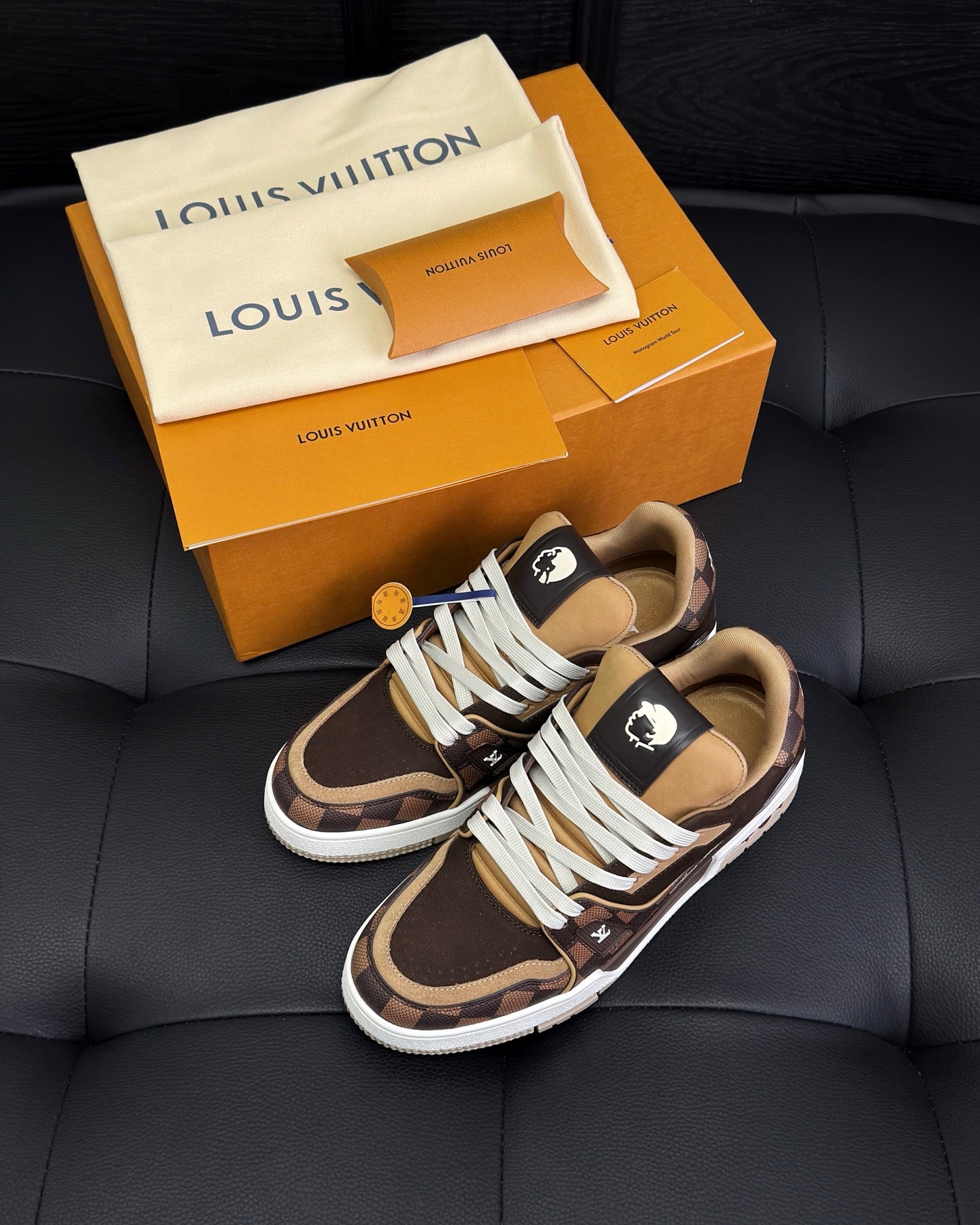 LV Trainer Sneaker 1AIN12