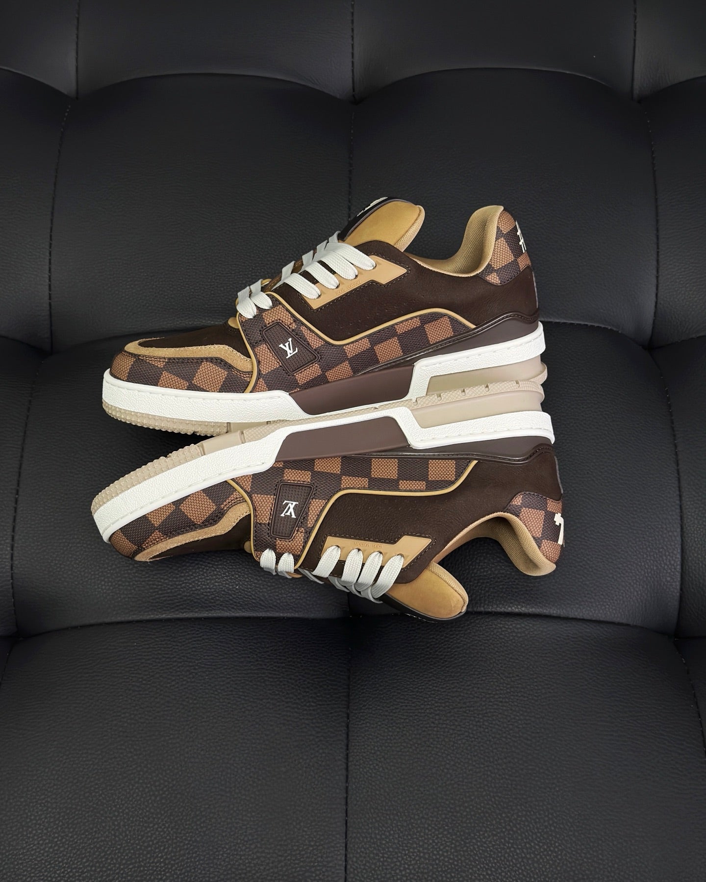 LV Trainer Sneaker 1AIN12