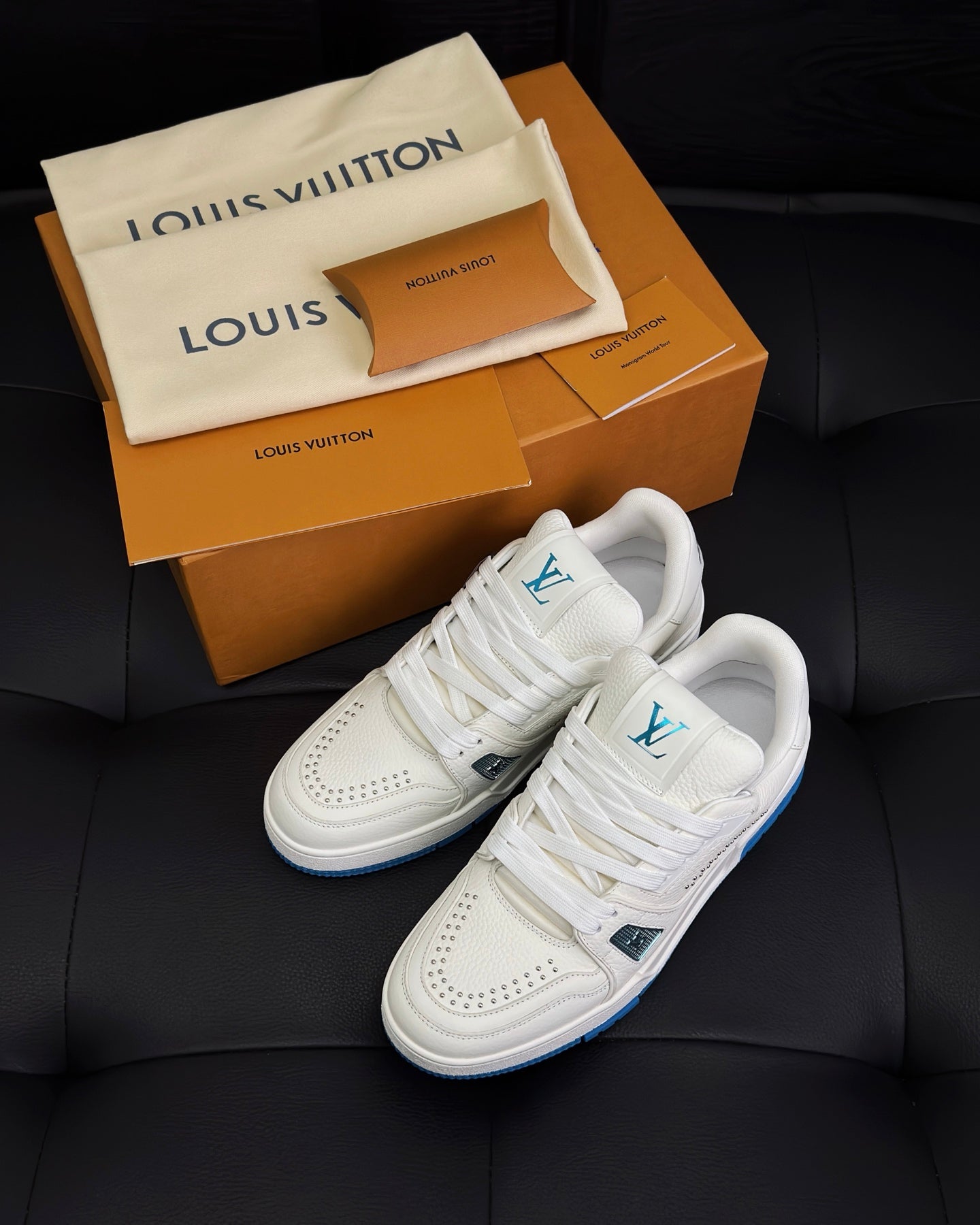 LV Trainer sneakers 1AHTI0