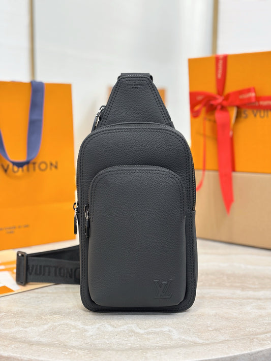 LV Avenue Slingbag PM M15255