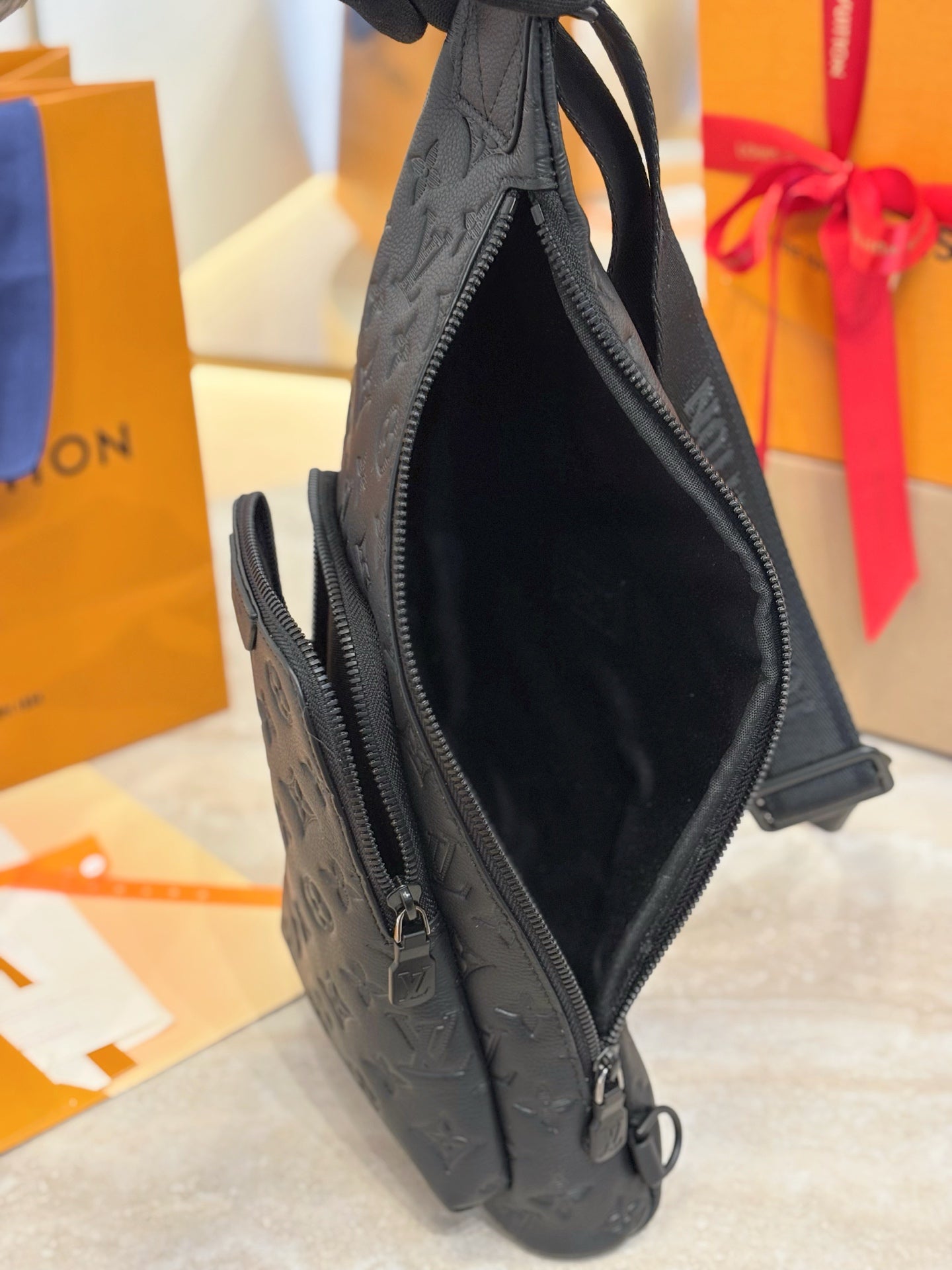 LV Duo Slingbag M26730