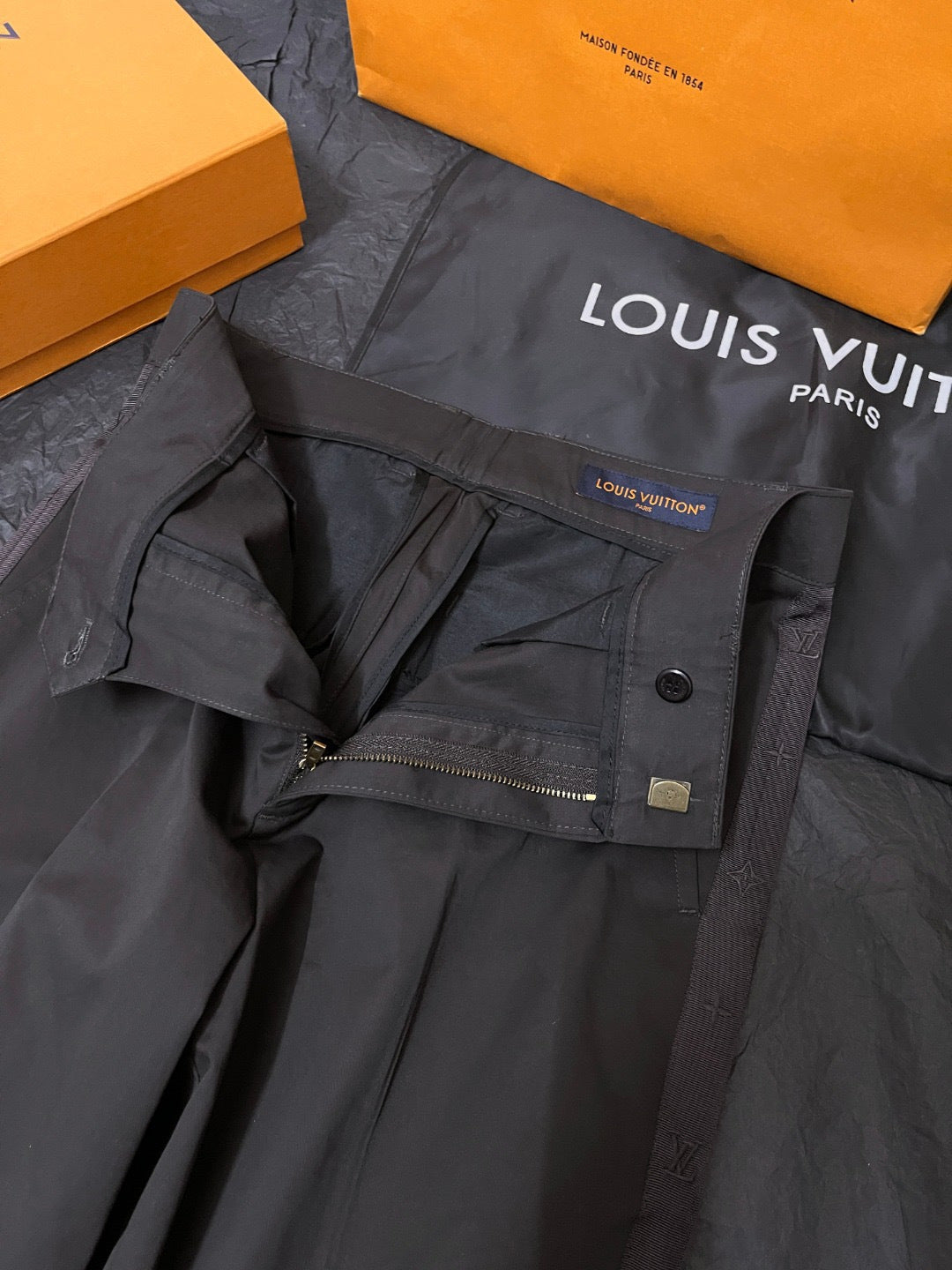 LV Cropped Chino Pants 1AIK19