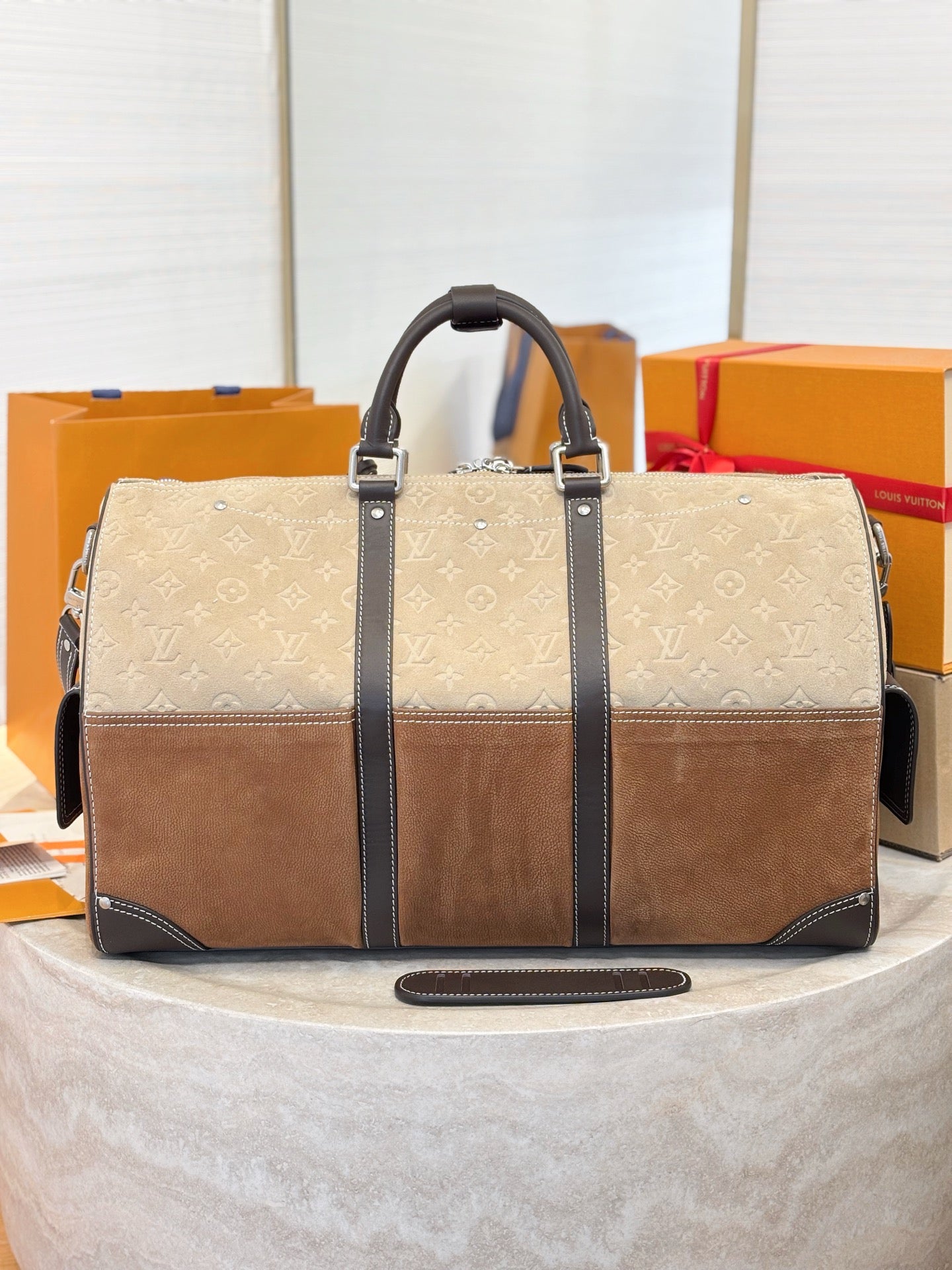 LV Keepall Bandoulière 50 M26127