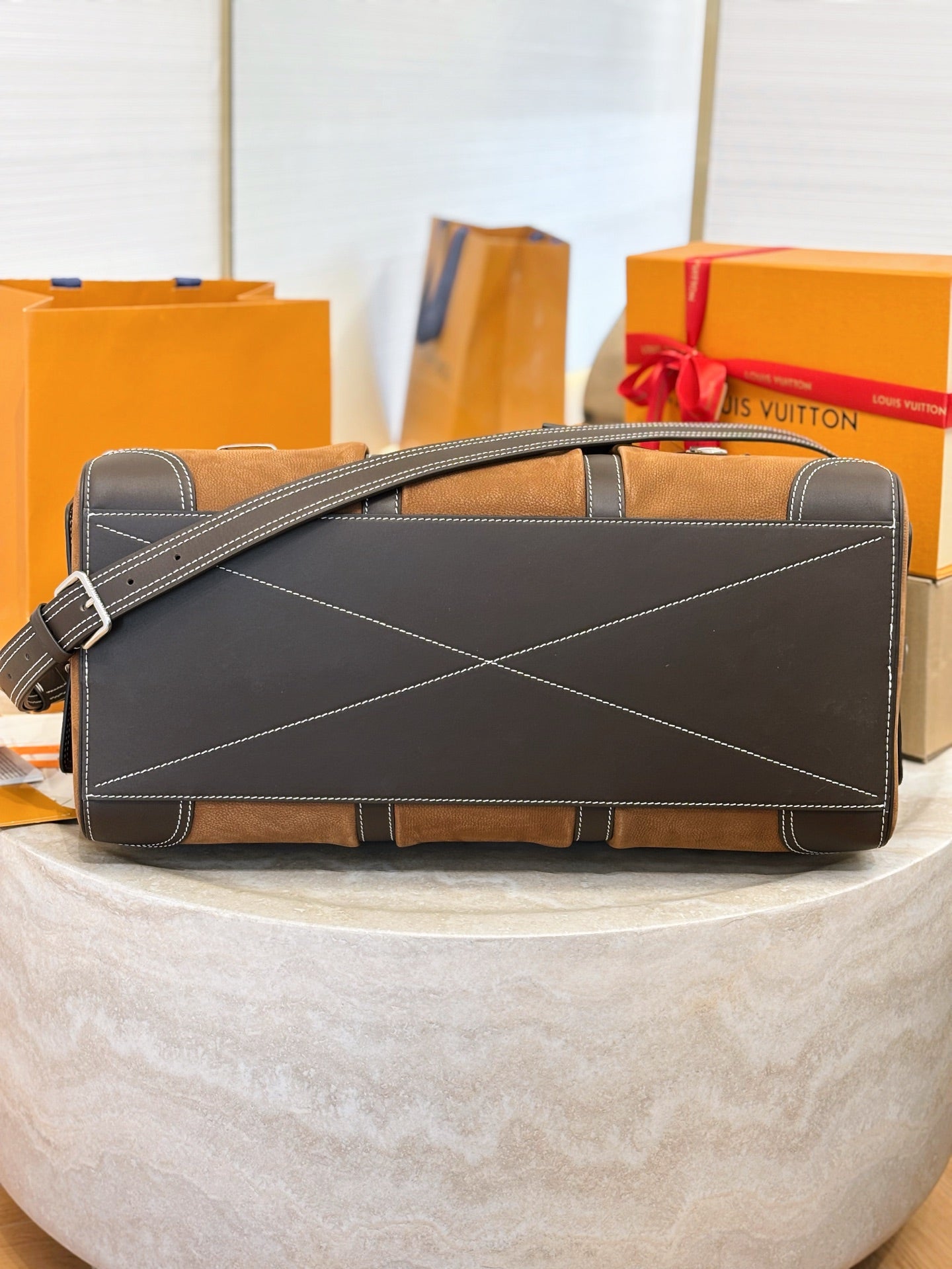 LV Keepall Bandoulière 50 M26127