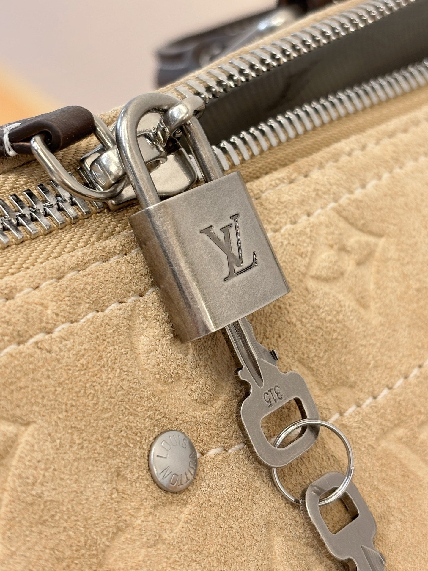 LV Keepall Bandoulière 50 M26127