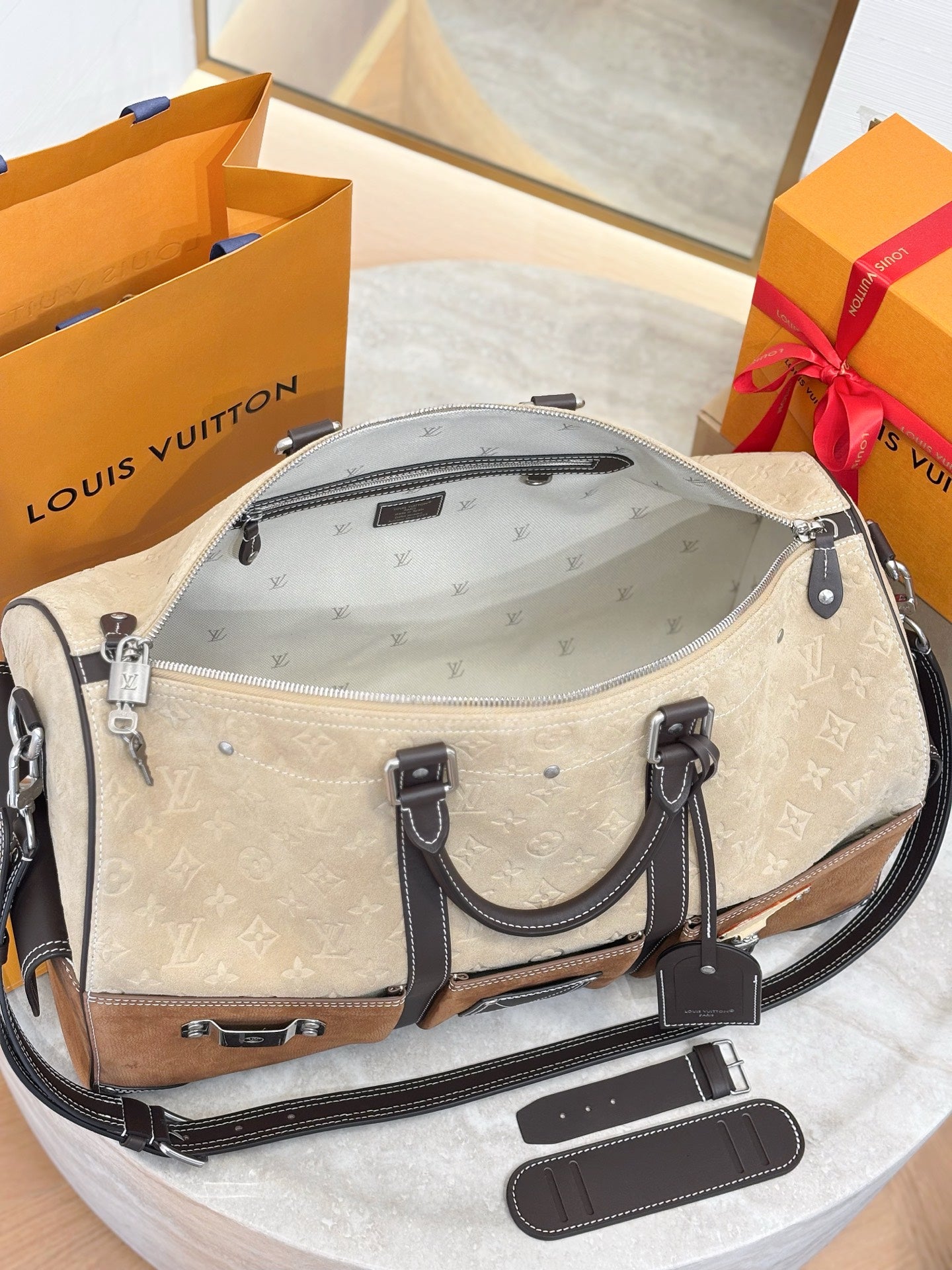 LV Keepall Bandoulière 50 M26127