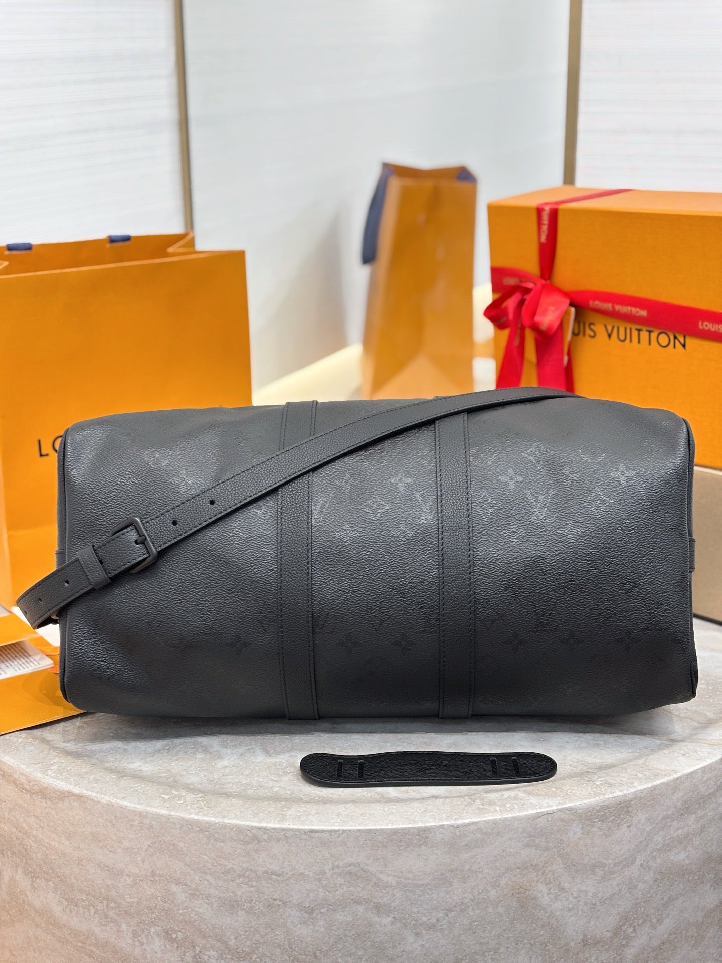 LV Keepall Bandouliere 45 M28403