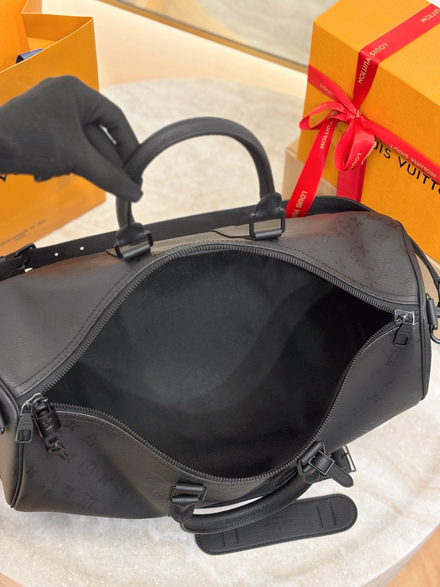 LV Keepall Bandouliere 45 M28403