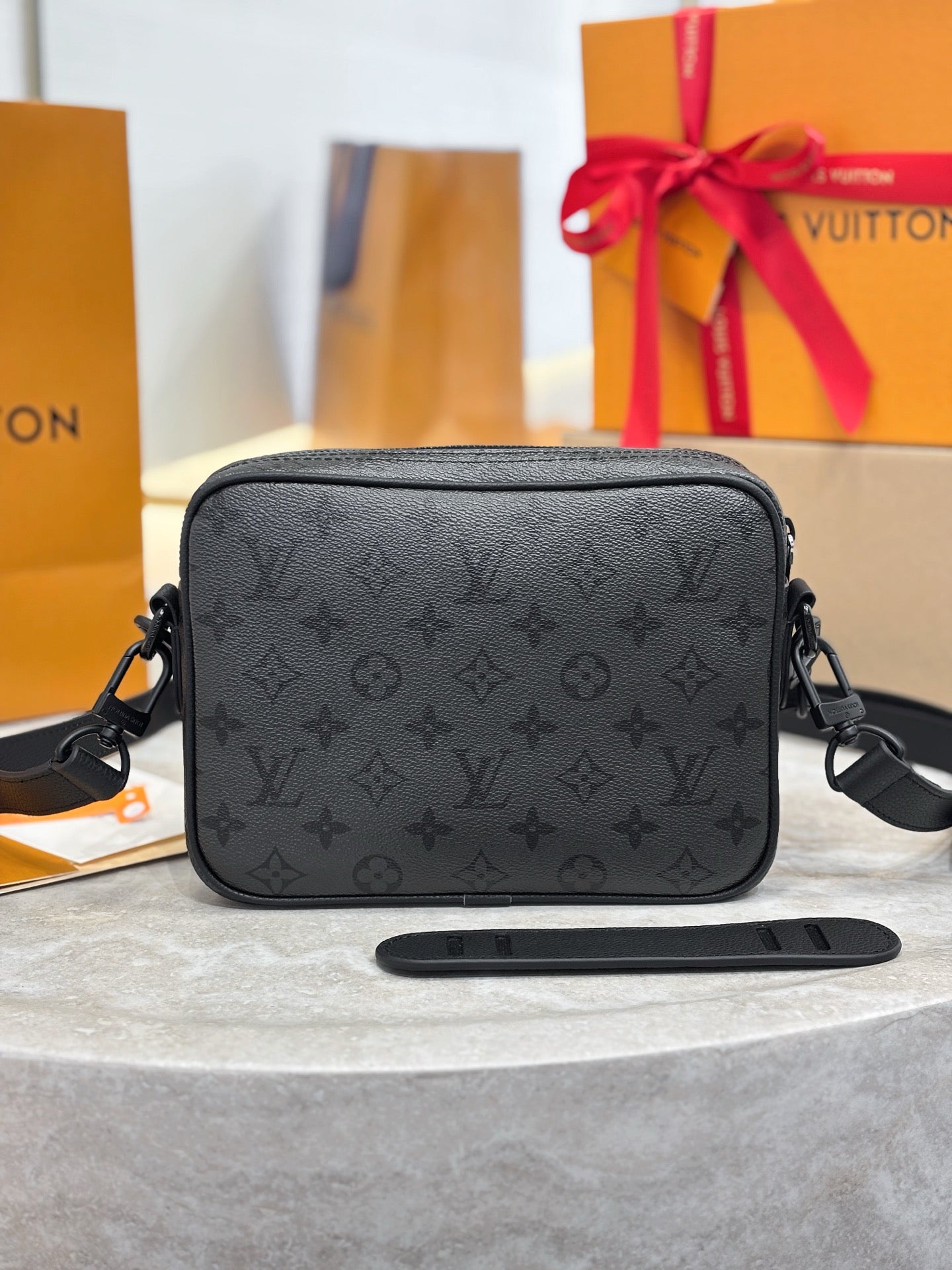 LV Nil cross-body bag M26783
