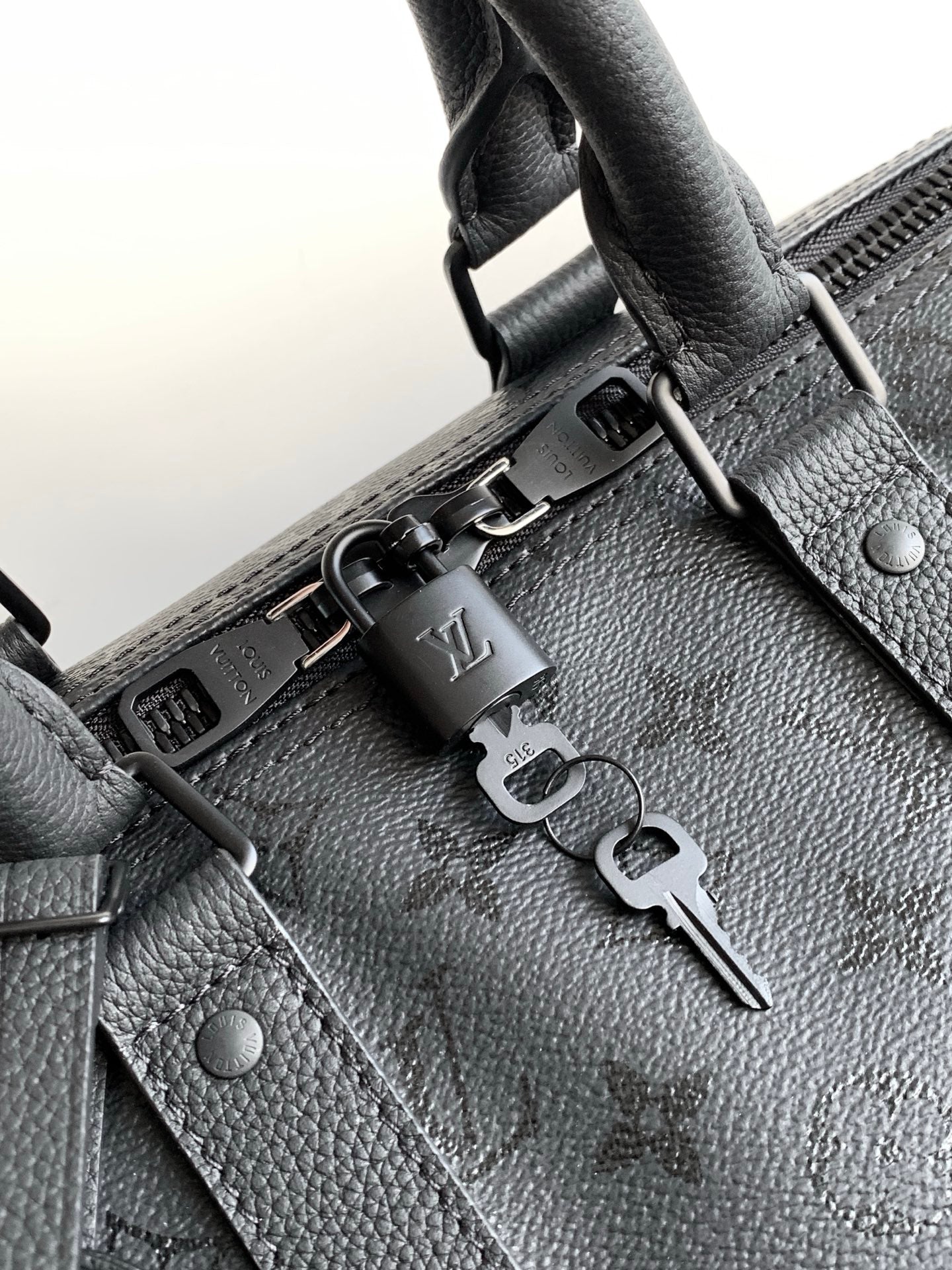 LV Keepall Bandouliere 45 M28403