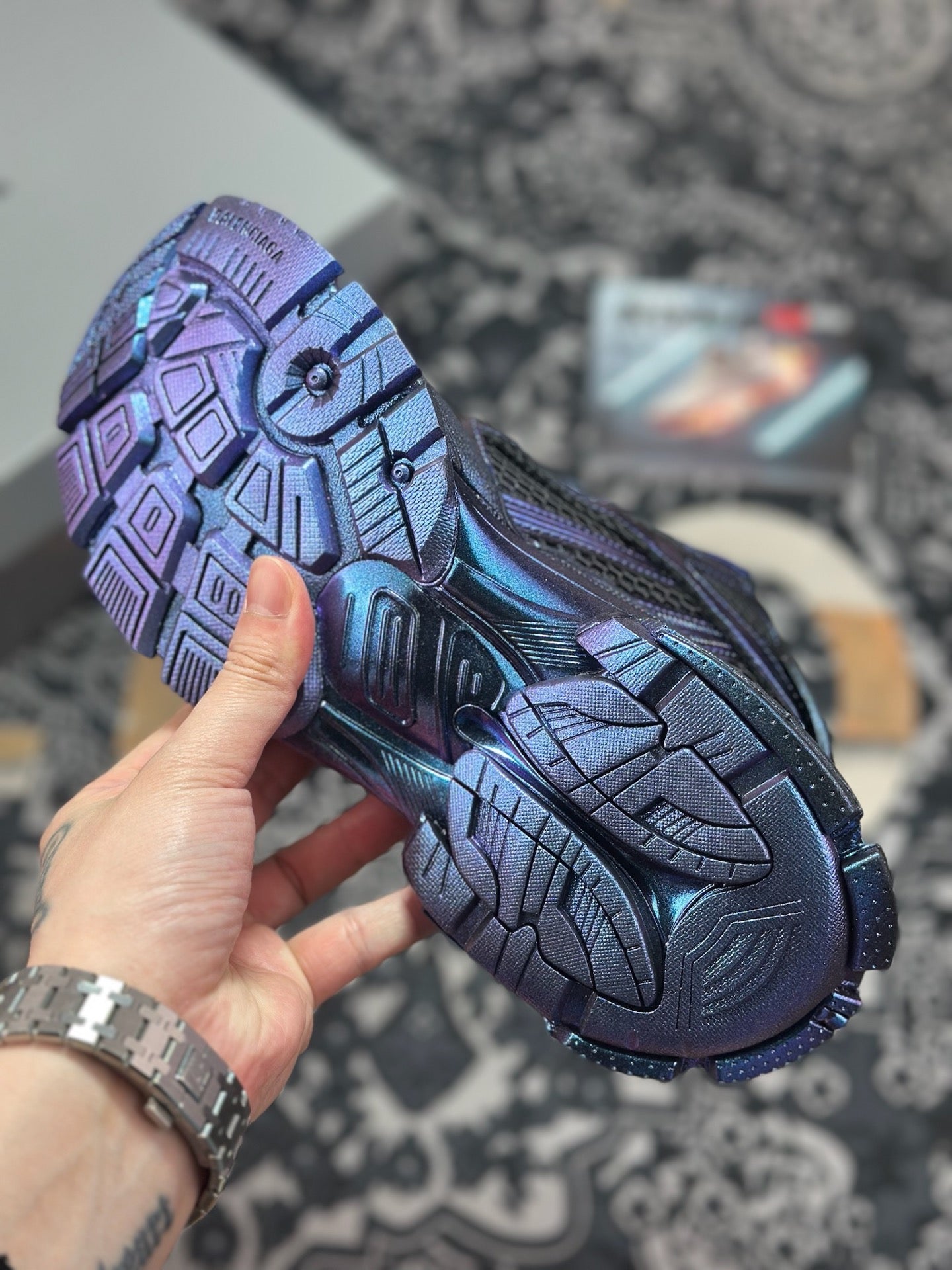 BB Men's Runner Iridescent Sneaker in Blue