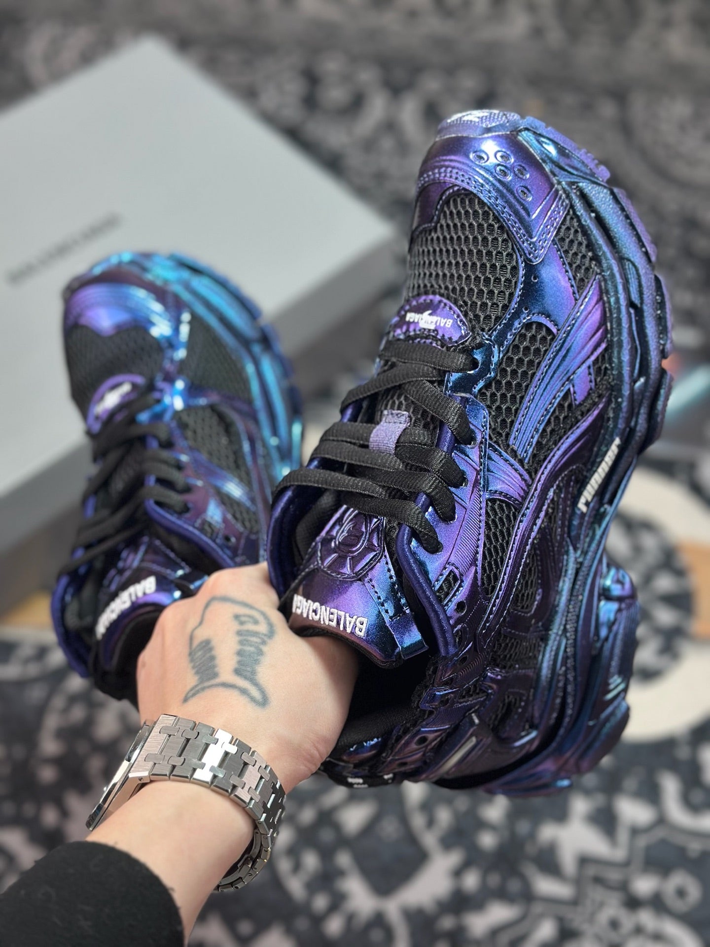 BB Men's Runner Iridescent Sneaker in Blue