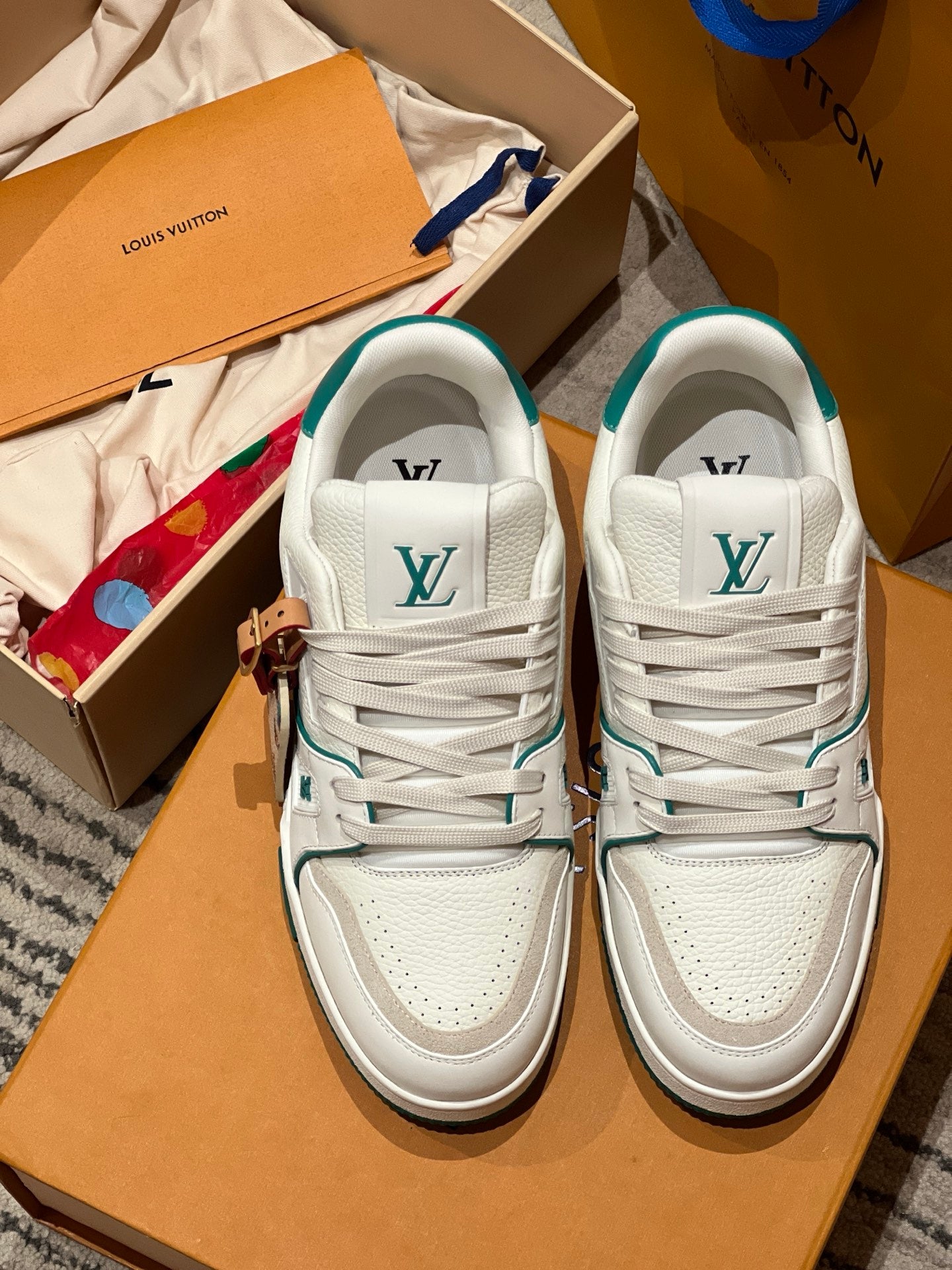 LV Trainer Sneaker 1AKRDP